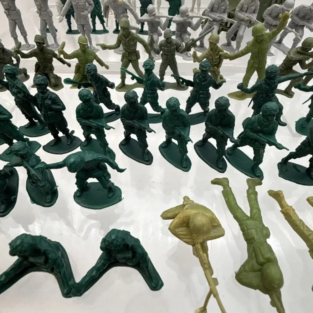 Lot of 120 Vintage WW2 Army Men Green Gray White Plastic Soldiers Figures